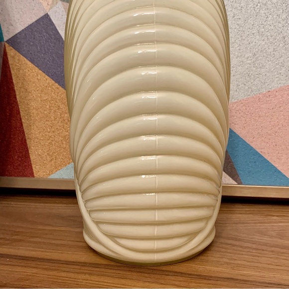 v i n t a g e  :: Large Art Deco Revival Ribbed Draped  Vase - Picture 14 of 15